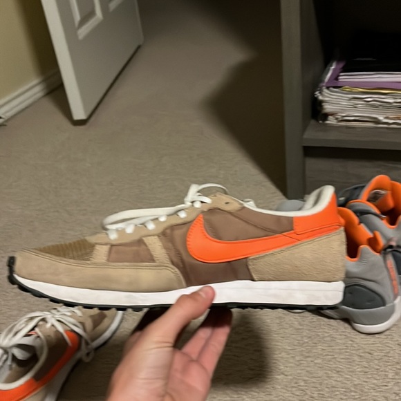 Grey are size 8.5 and khaki are size 9. - Picture 4 of 7